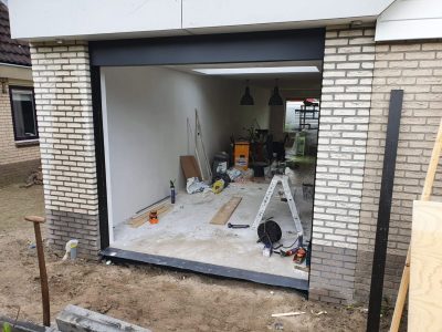 Kunststofkozijn4U Kunststof kozijnen - zwarte kunststof schuifpui in Emmeloord